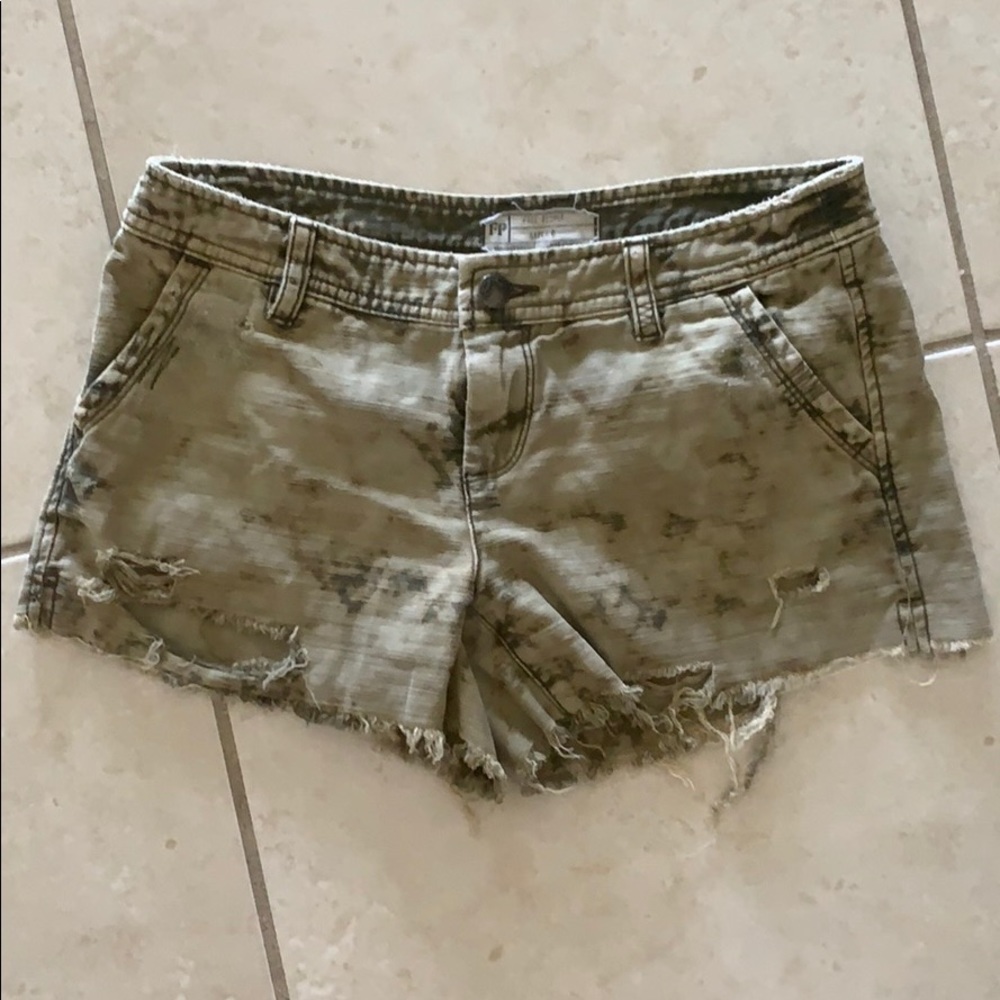 **Bundle** Free People Frayed Cutoff Low Rise Shorts Size 0 - Picture 3 of 6